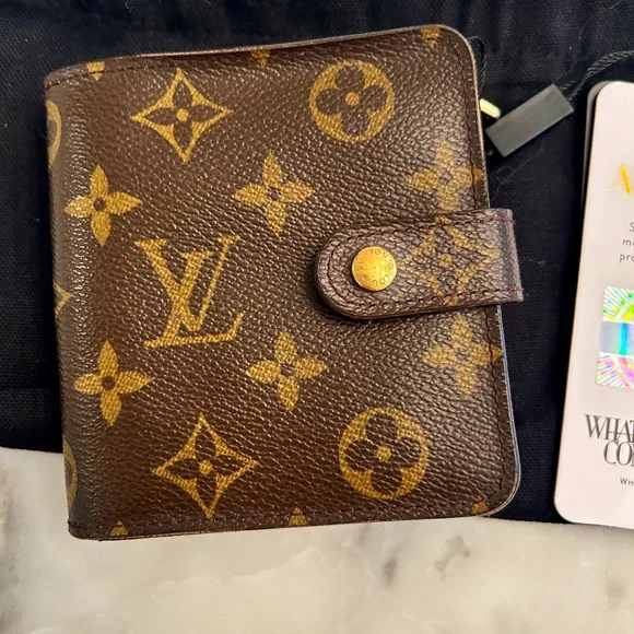 Never Used Louis Vuitton Monogram 2005 Zip Wallet